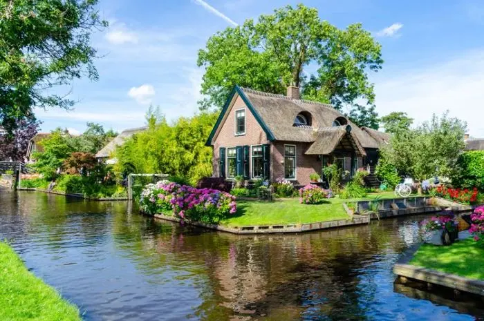 Giethoorn Belanda, Objek Wisata Paling Bersih di Dunia dengan Pesona Alamnya yang Memukau