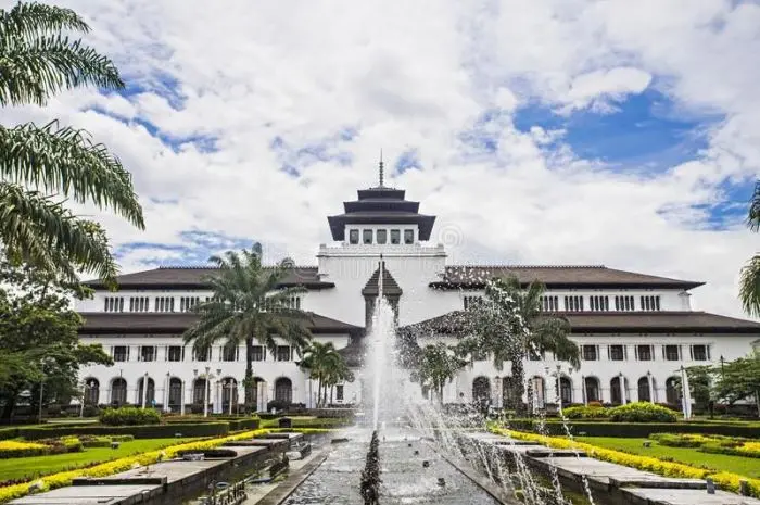 10 Destinasi Bersejarah di Jawa Barat yang Mengungkap Kisah Masa Lalu Mendalam
